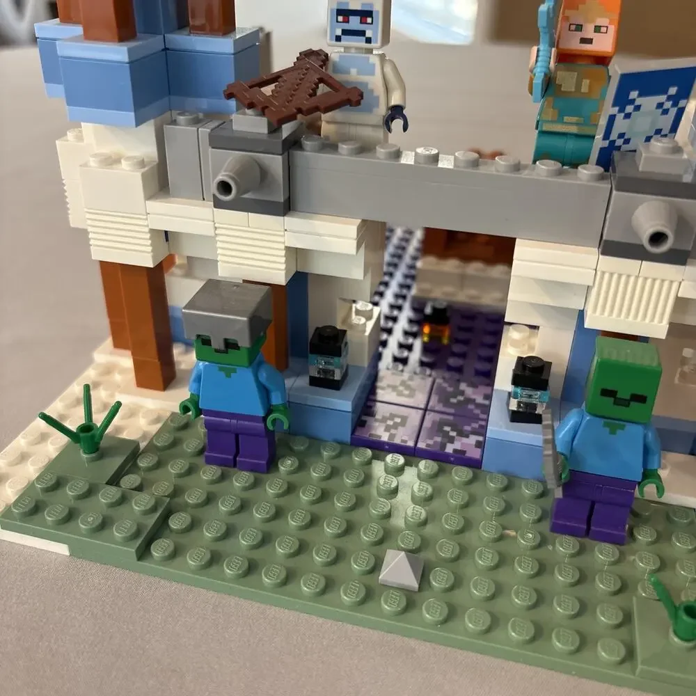 LEGO Minecraft The Ice Castle Set 21186, 499 Pieces, Complete w/ Minifigures